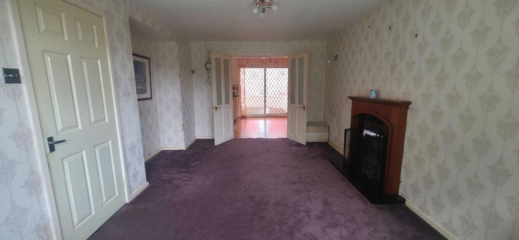 Property photo 2 of 25