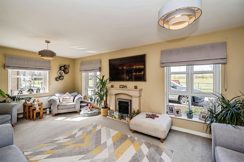 Property photo 2 of 27