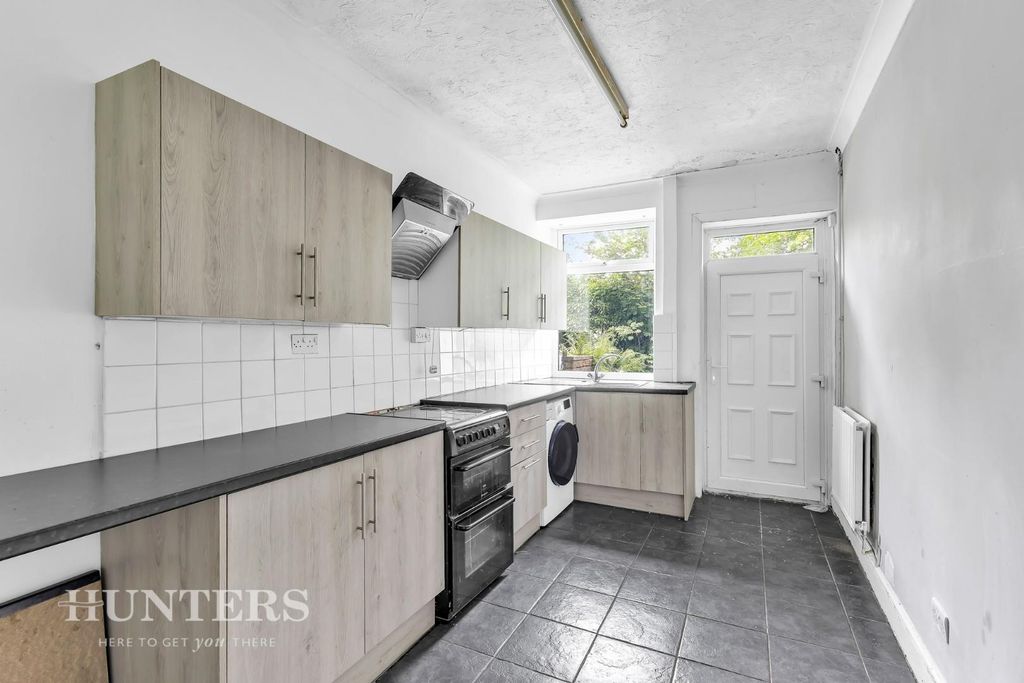 Property photo 3 of 12 Kitchen