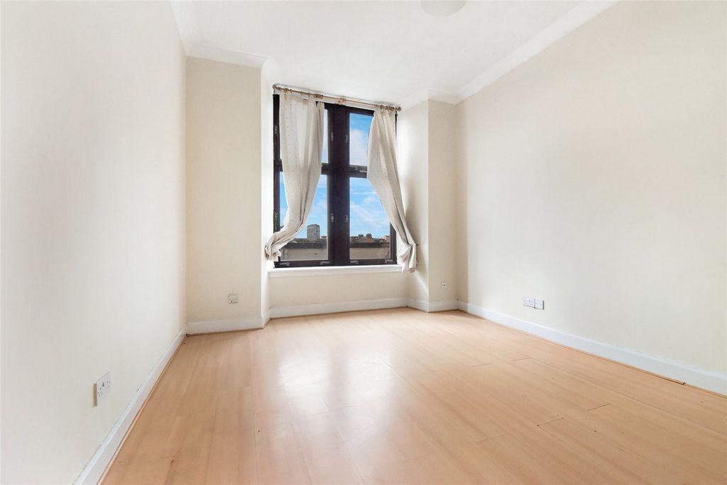 Property photo 3 of 15 Picture No. 01