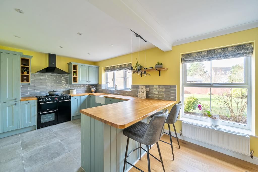 Property photo 3 of 25 Kitchen