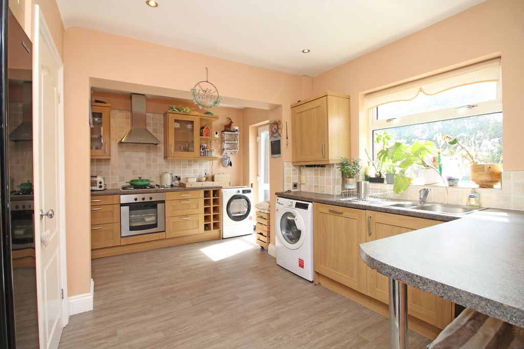 Property photo 2 of 22