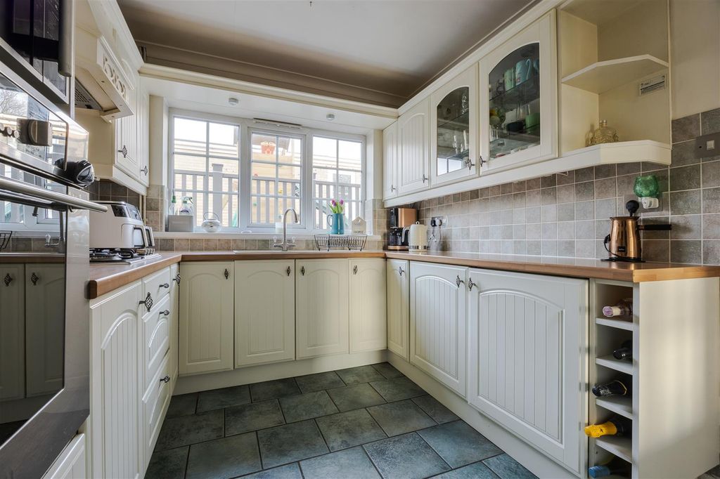 Property photo 2 of 16 Kitchen