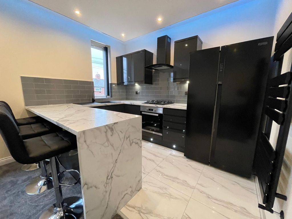 Property photo 3 of 28