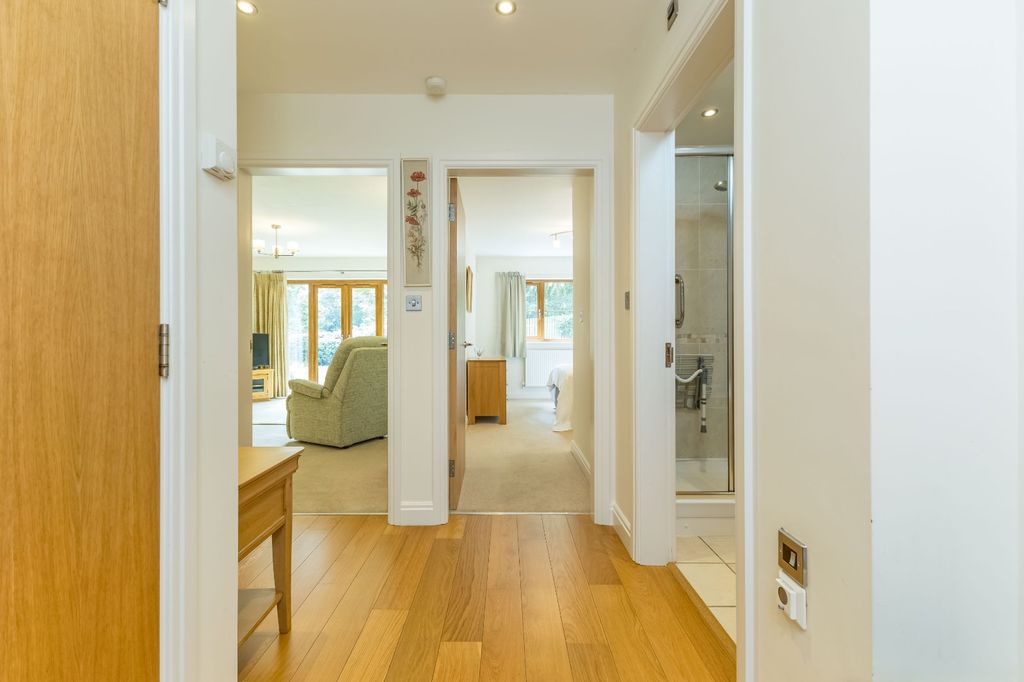 Property photo 2 of 16 Entrance Hall