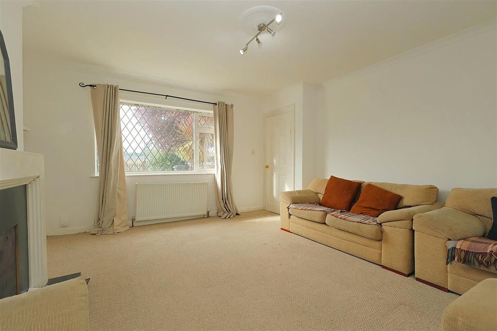 Property photo 2 of 21 Living Room