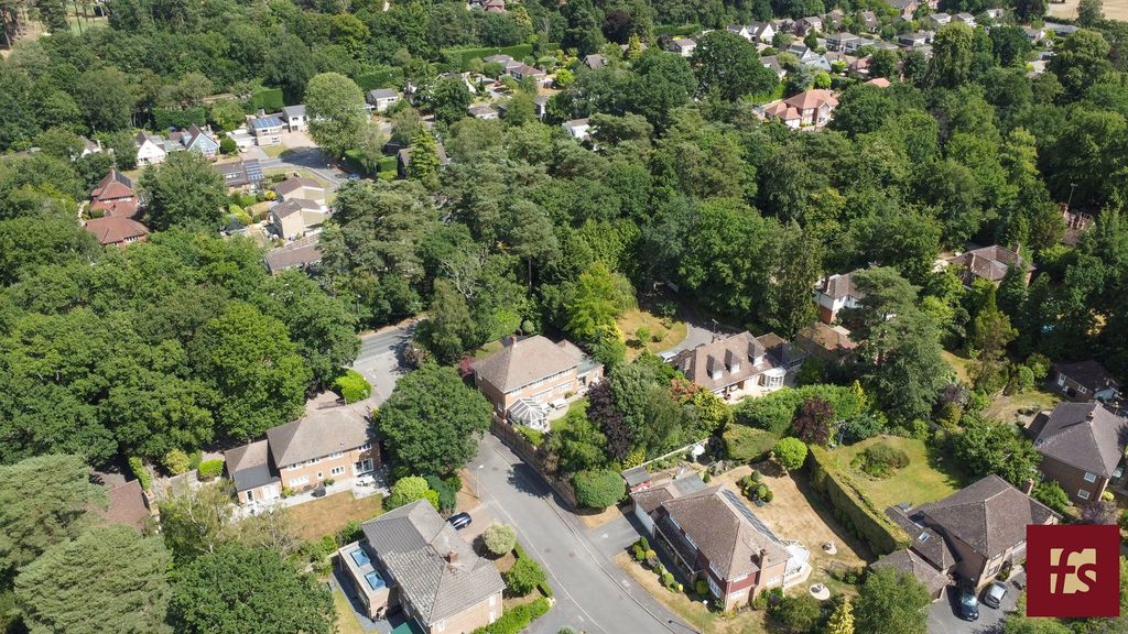 Additional image 43 of 5 bed detached house for saleTalisman Close, Crowthorne, Berkshire RG45