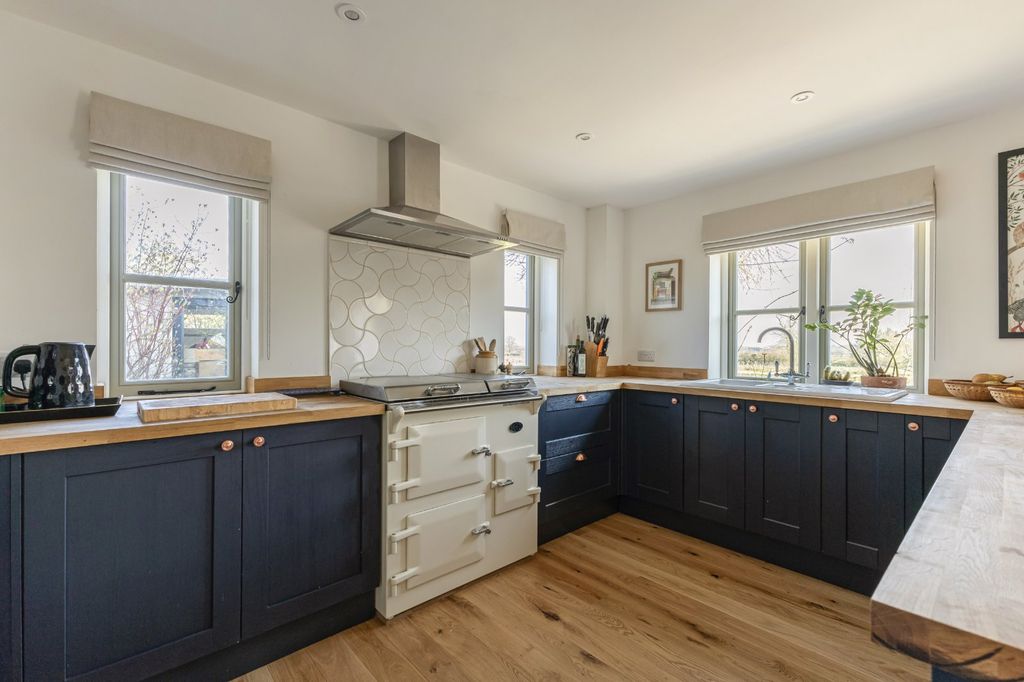 Property photo 2 of 17 Picture 2