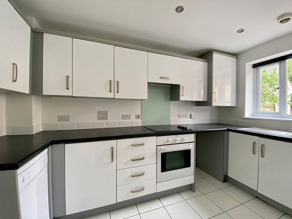 Property photo 2 of 10 47B03064-A38A-442A-810E-4E2039366203