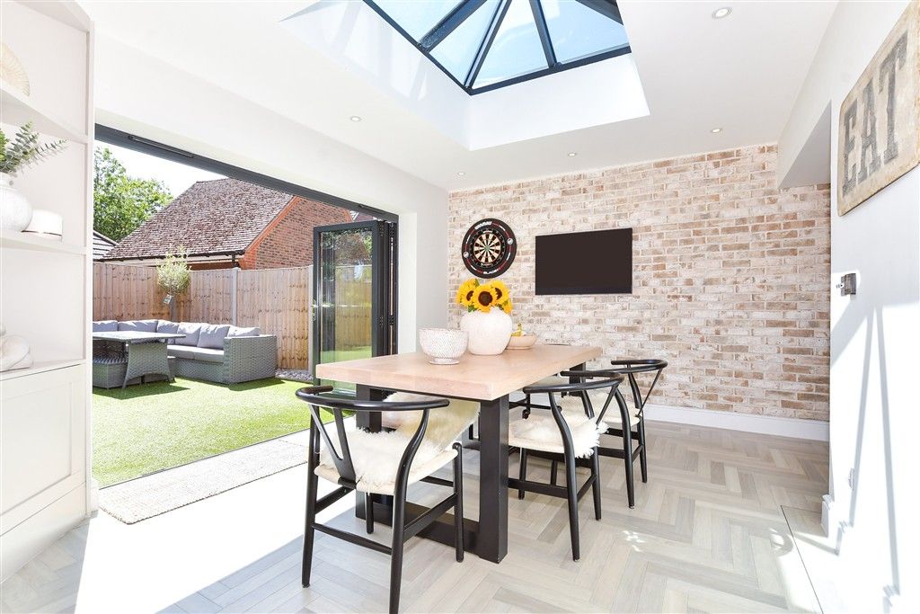 Property photo 3 of 16 Dining Area