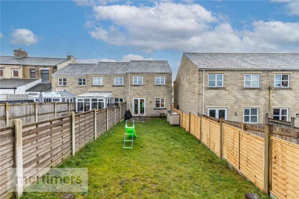 Property photo 3 of 18 Garden