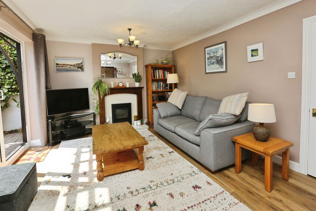 Property photo 3 of 17 Photo