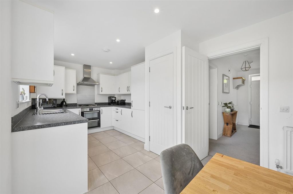 Property photo 2 of 30 Hythe Terrace, 3-18.Jpg