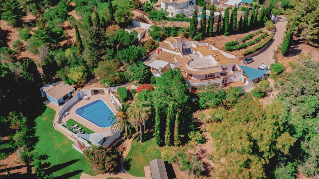 Property photo 1 of 47