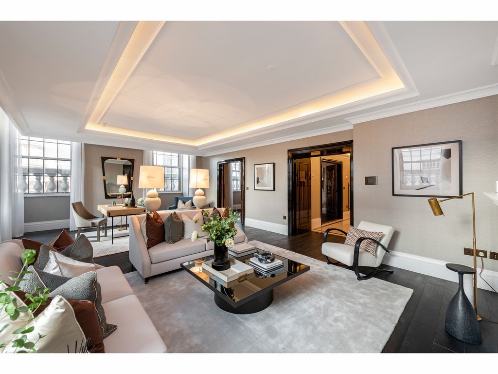 Whitehall Place, London SW1A photo 4