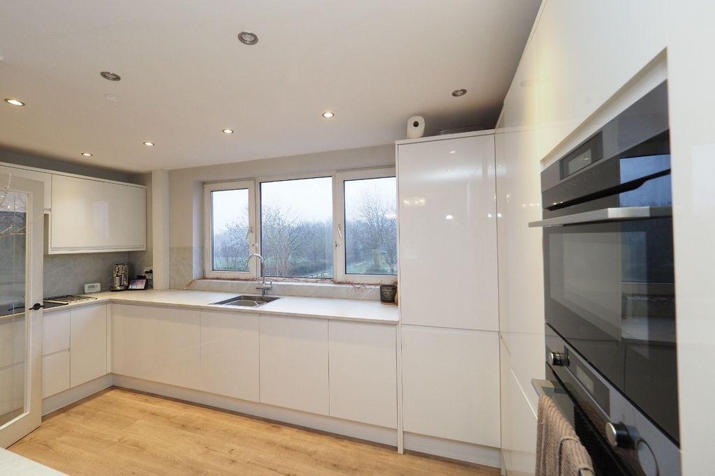 Property photo 3 of 24 69A9cd83-3034-4Ac7-Aa03-d69106Fdd6Be