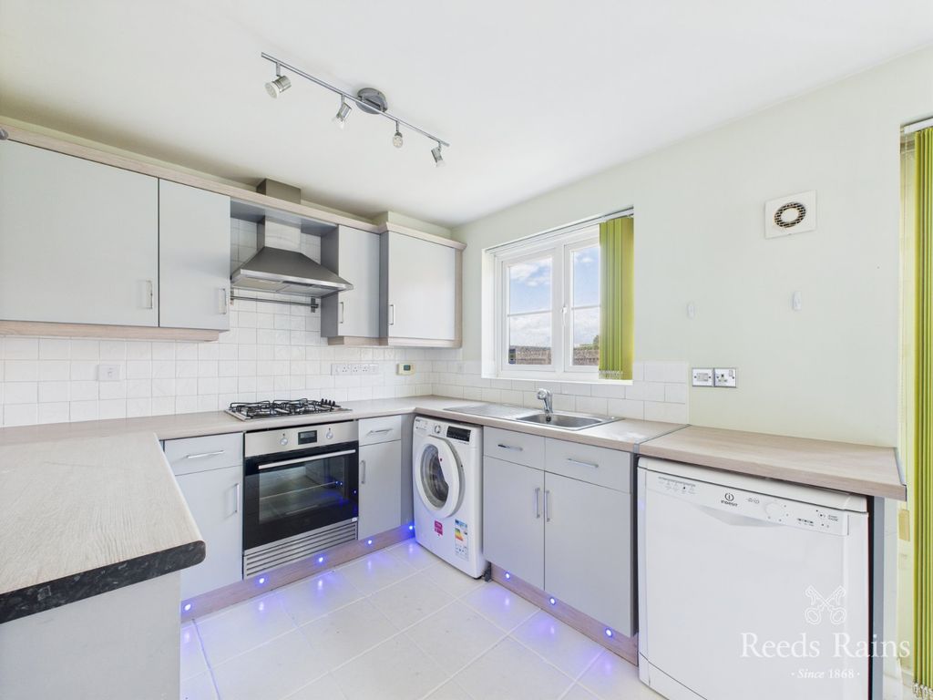 Property photo 3 of 17 Dining Kitchen