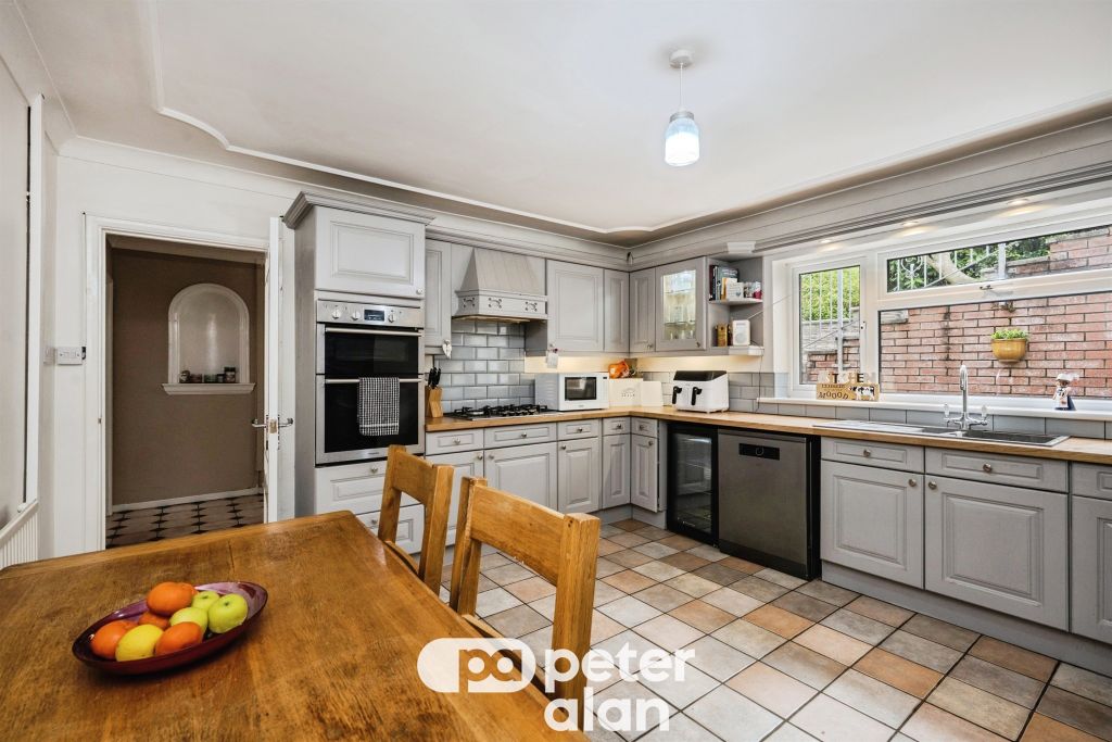 Property photo 3 of 24