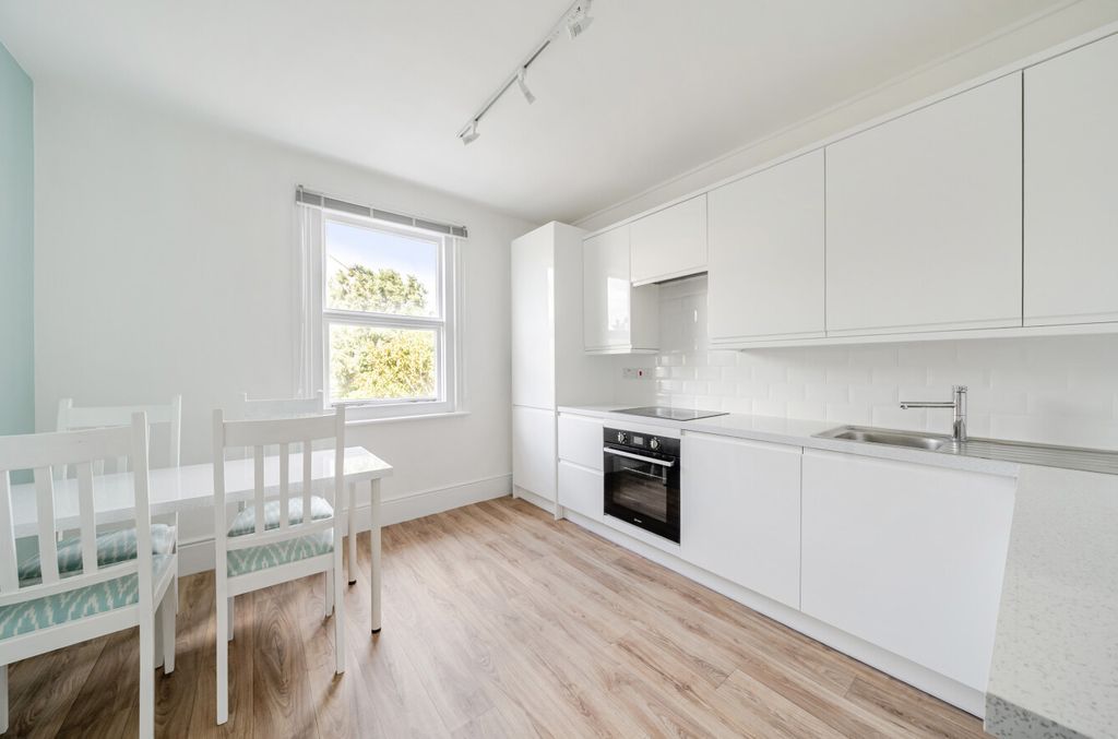 Property photo 2 of 16 1454826-9-69Fb194...