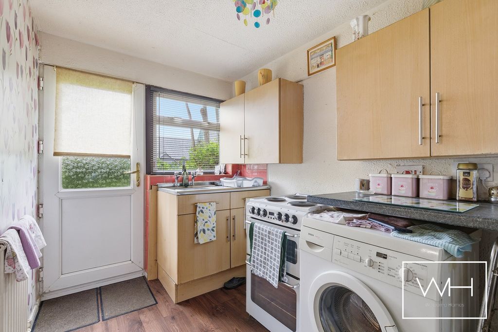Property photo 3 of 16 11 Windsor Walk, Cusworth 19