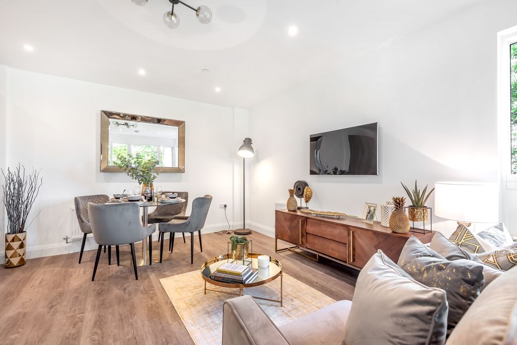 Property photo 2 of 7 Living