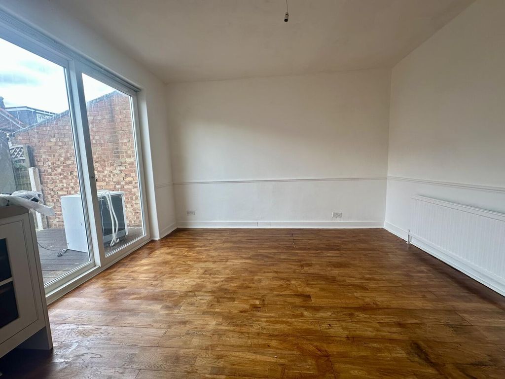 Property photo 3 of 12 Dining Area