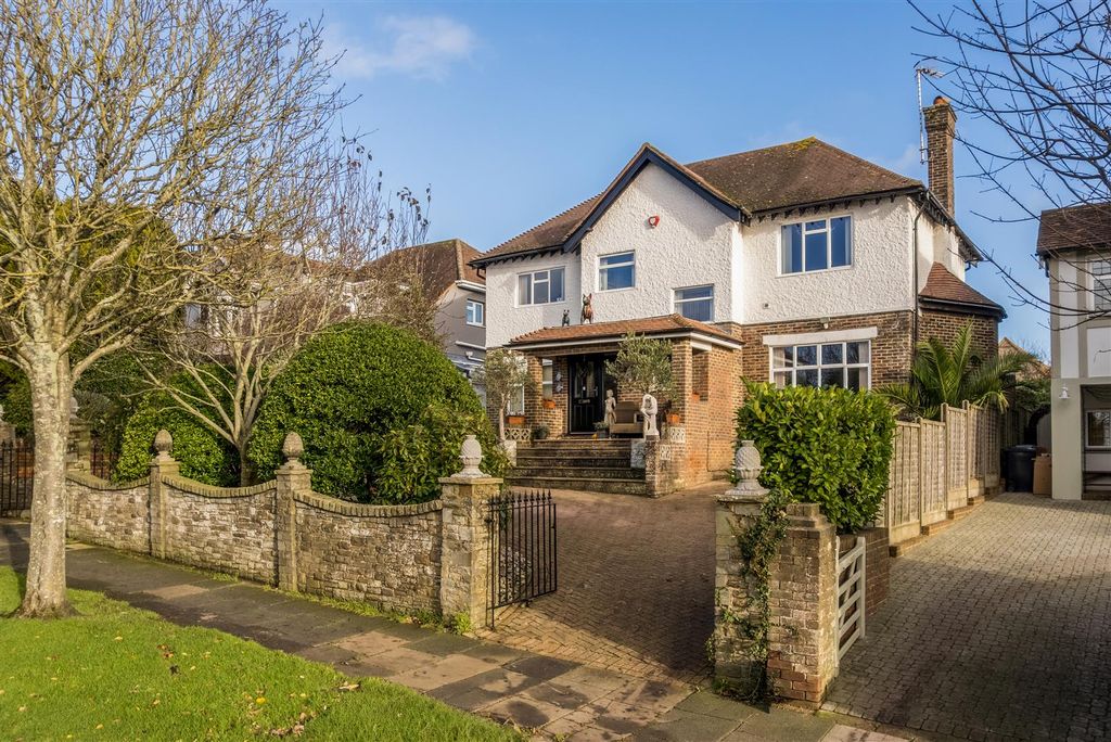 Property photo 1 of 32 47 Shirley Drive-62.Jpg