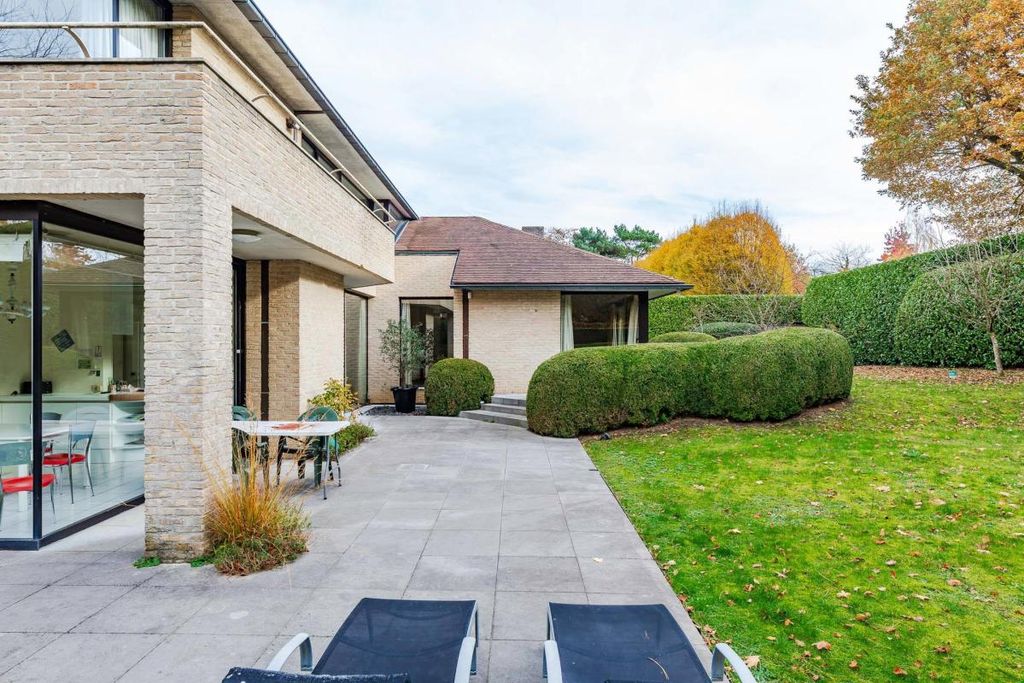 Property photo 2 of 39