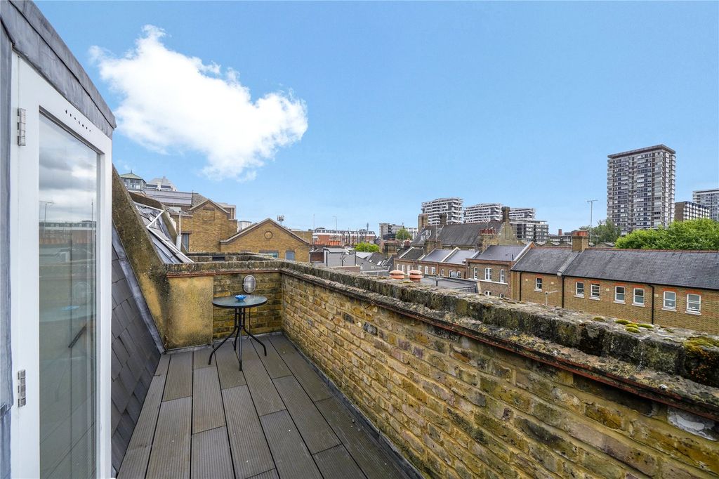 Property photo 2 of 12 Balcony