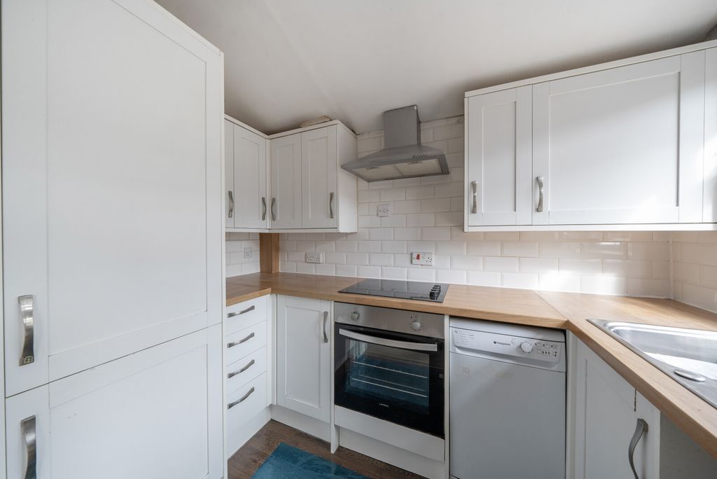 Property photo 2 of 11 1424203-10-69B001...