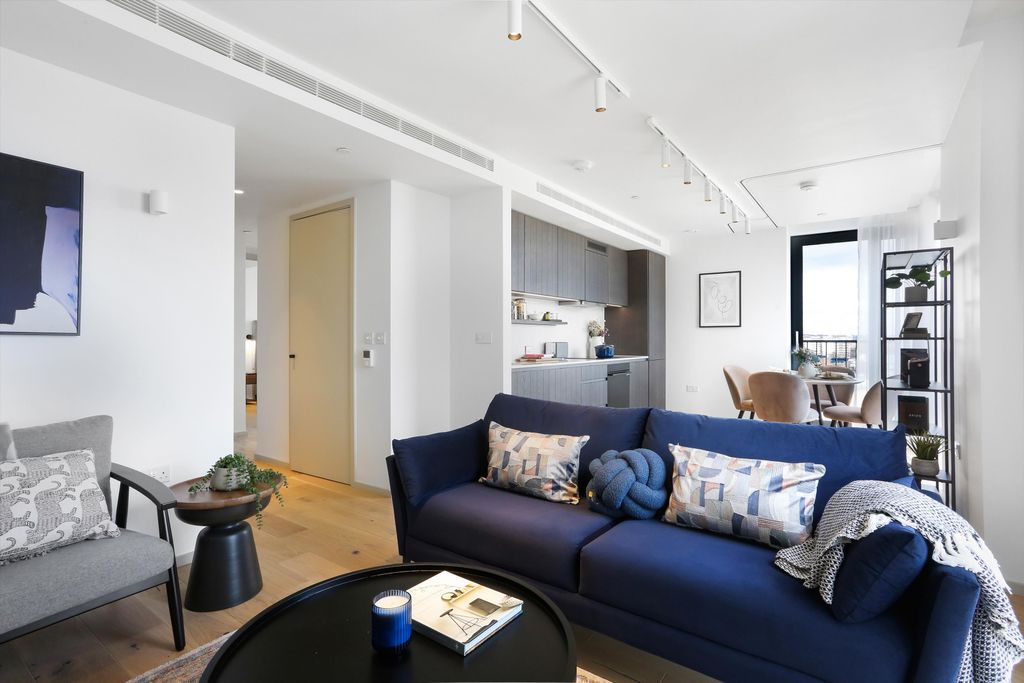 Property photo 3 of 19 Image