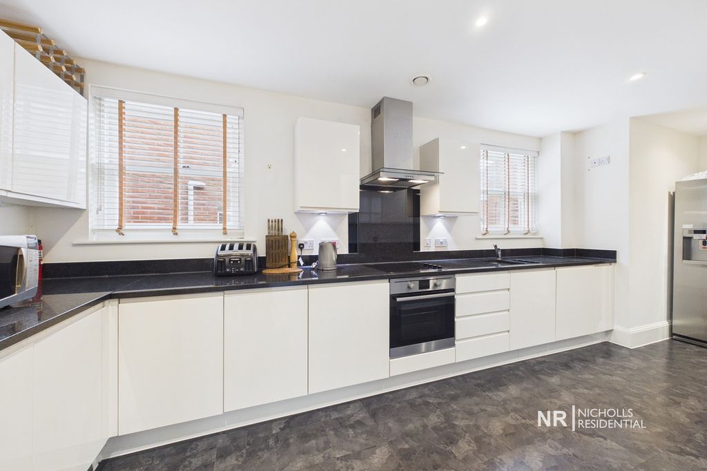 Property photo 3 of 16 Kitchen