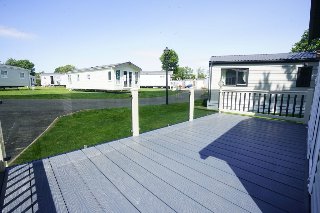 Property photo 2 of 33