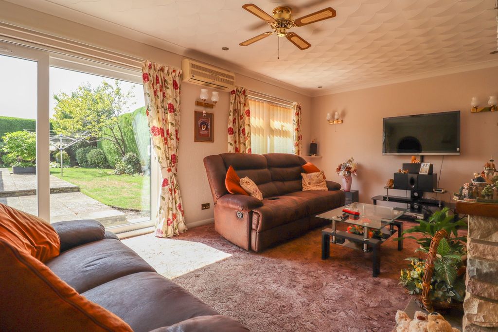 Property photo 2 of 23 4405983