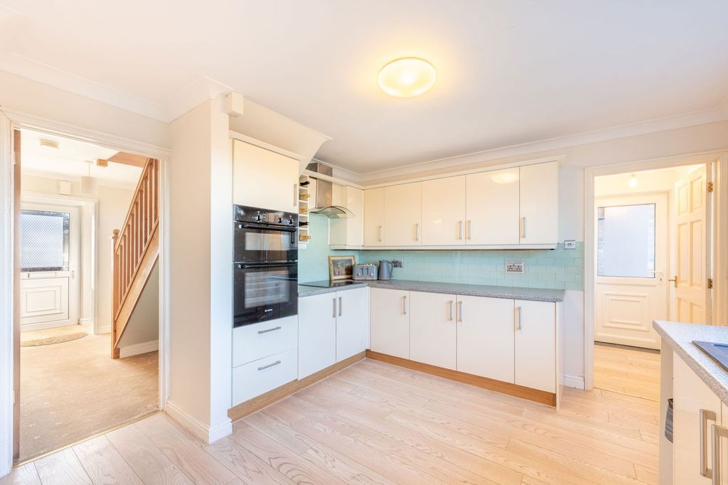 Property photo 3 of 44