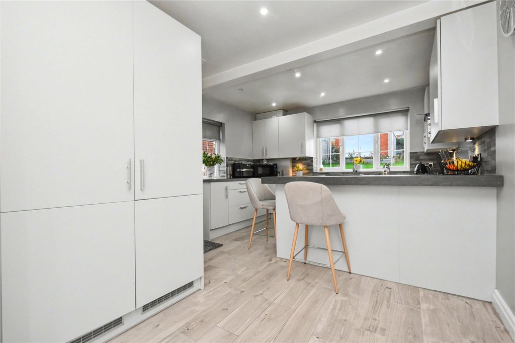 Property photo 2 of 20 Picture No. 15