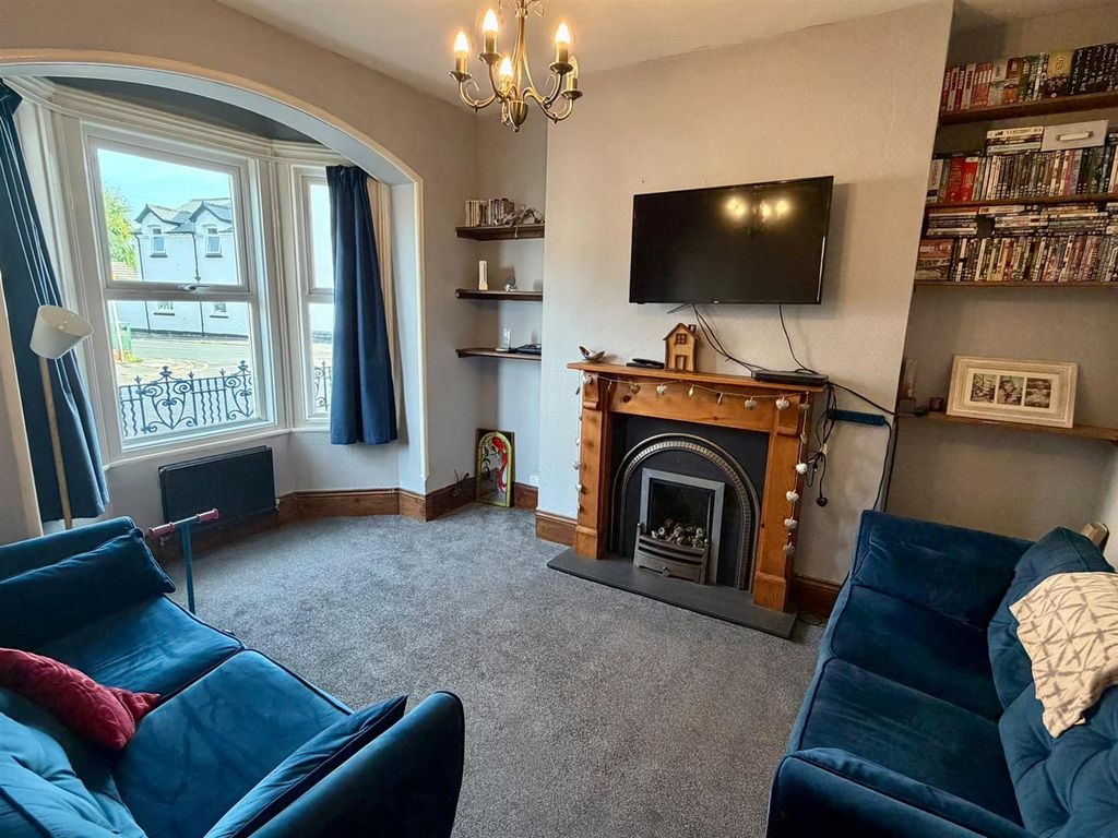 Property photo 2 of 12