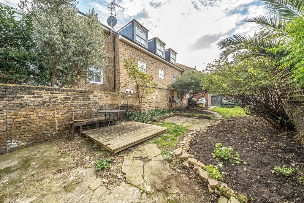 Property photo 2 of 6