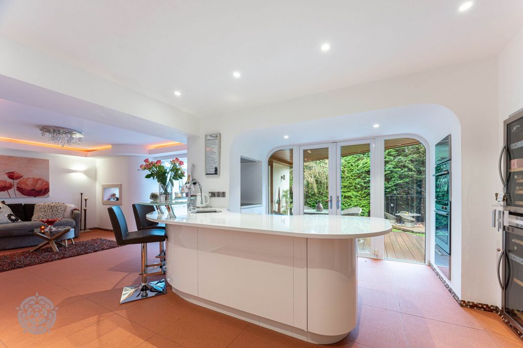 Property photo 3 of 43 Kitchen
