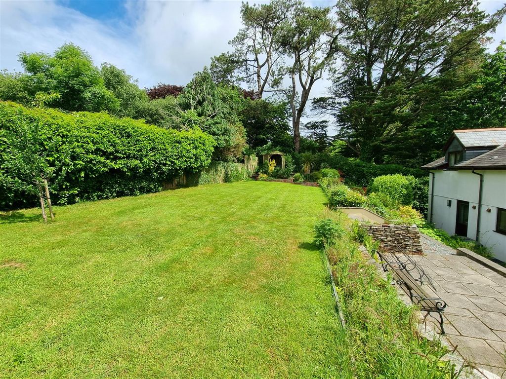 Property photo 2 of 25 Lawn.Jpg