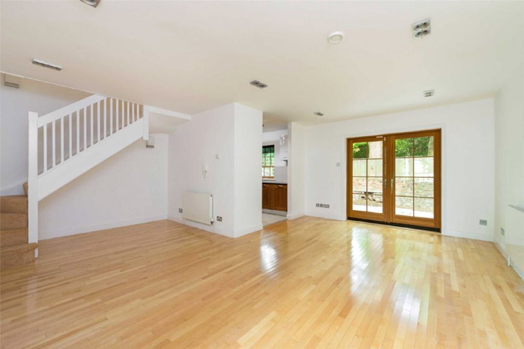 Property photo 3 of 11 Photo 3