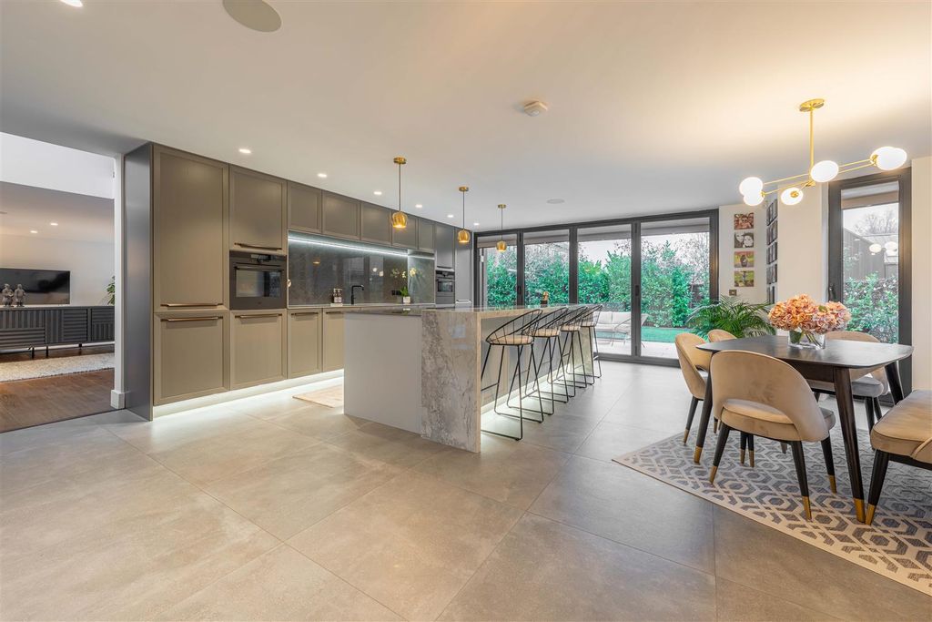 Property photo 2 of 54 Blackthorn Barn - By Visually Rich 08936.Jpg