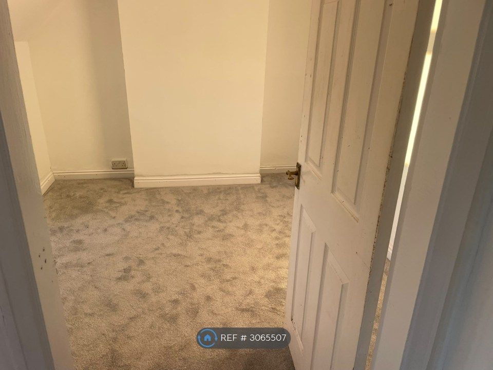 Property photo 3 of 5 Bedroom 1