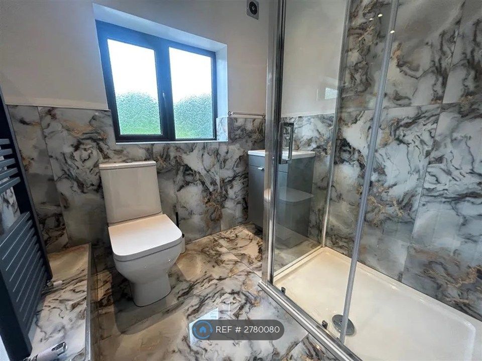 Property photo 3 of 24 Bathroom