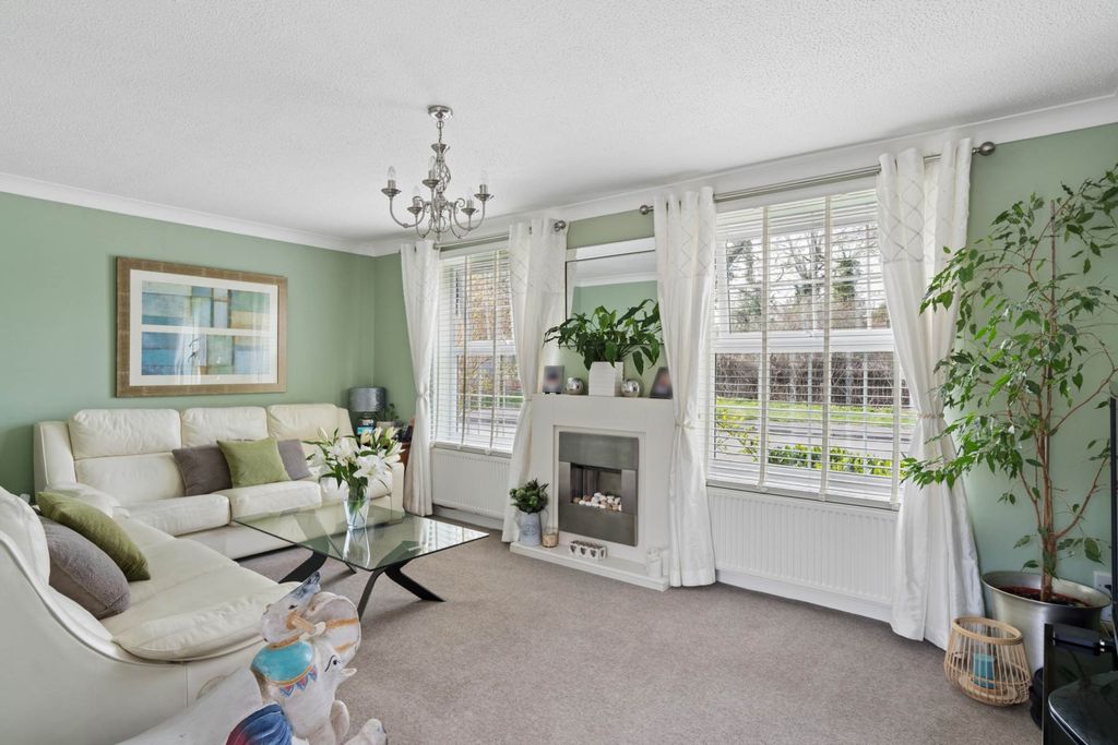 Property photo 2 of 28