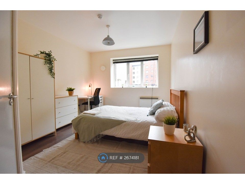 Property photo 1 of 13 Room 2