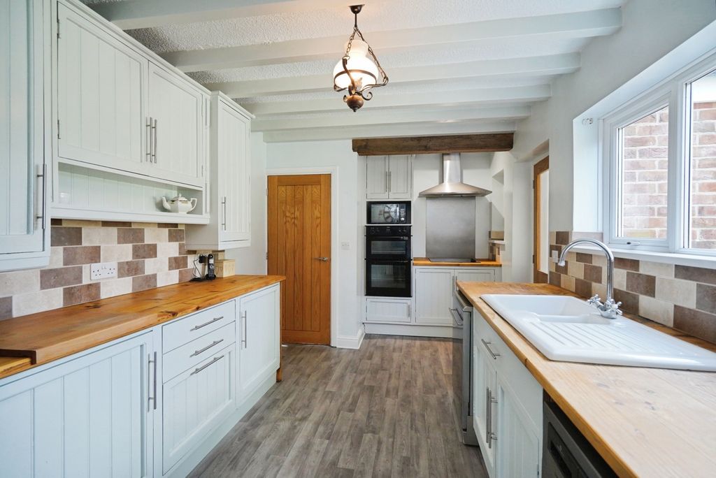 Property photo 3 of 29 Kitchen