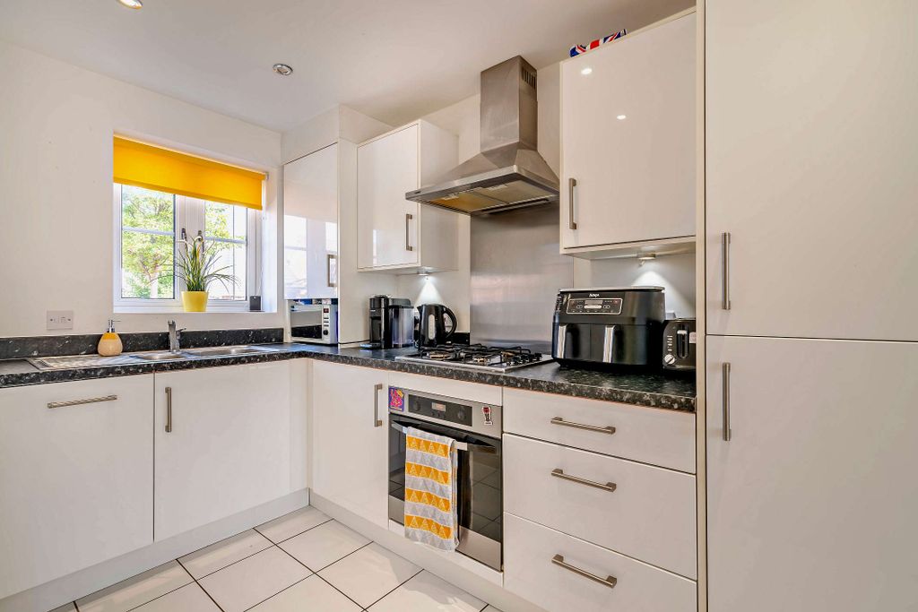 Property photo 2 of 15 Kitchen