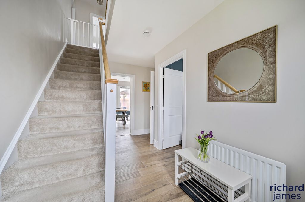 Property photo 2 of 18 d744Caae9E4740149Febe39Bdf8F9c1A