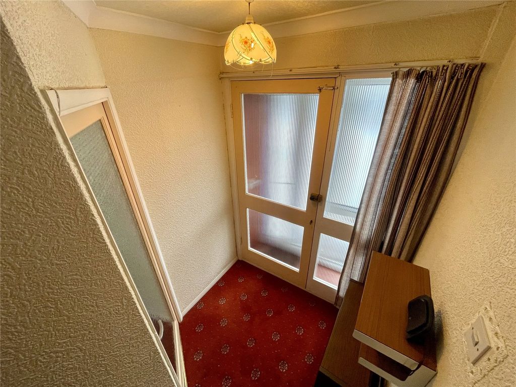 Property photo 2 of 16 Entrance Hall